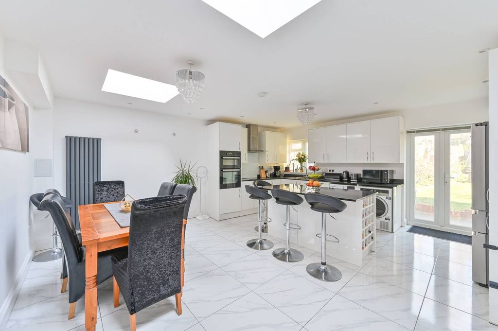 Property photo 2 of 24