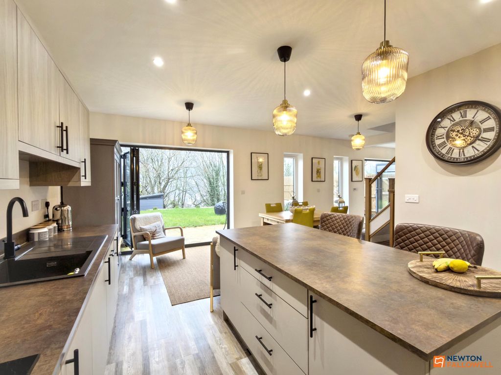 Property photo 2 of 41