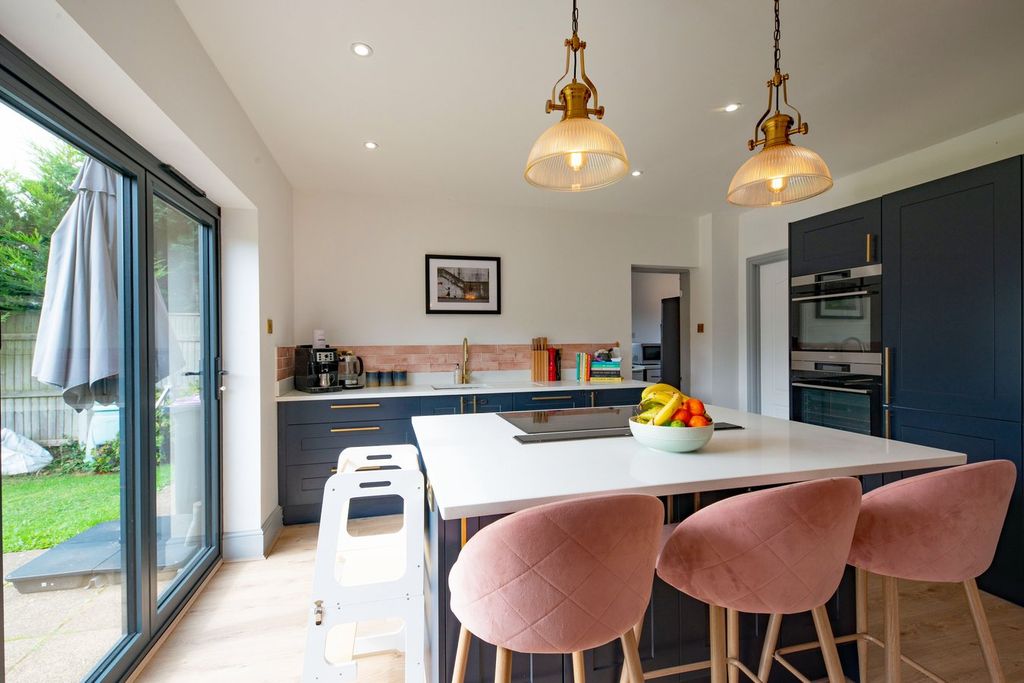 Property photo 3 of 37