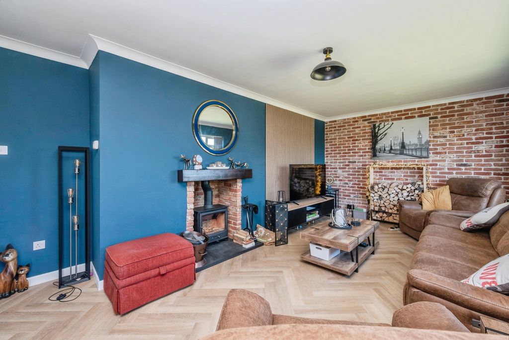 Property photo 2 of 17 Pbox-Img.Jpg