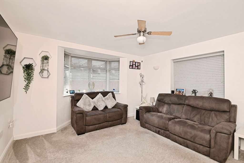 Property photo 2 of 19 Pbox-Img.Jpg