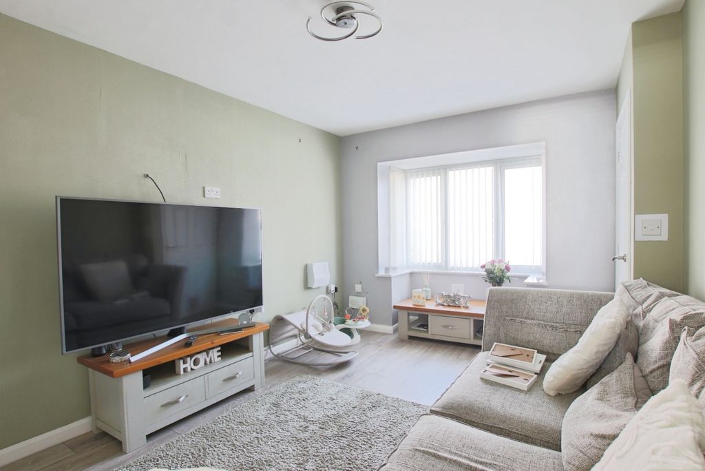 Property photo 2 of 11 4976204