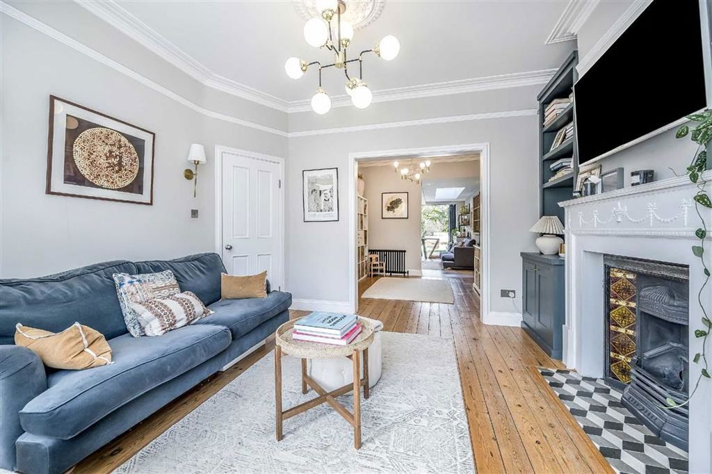 Property photo 3 of 11