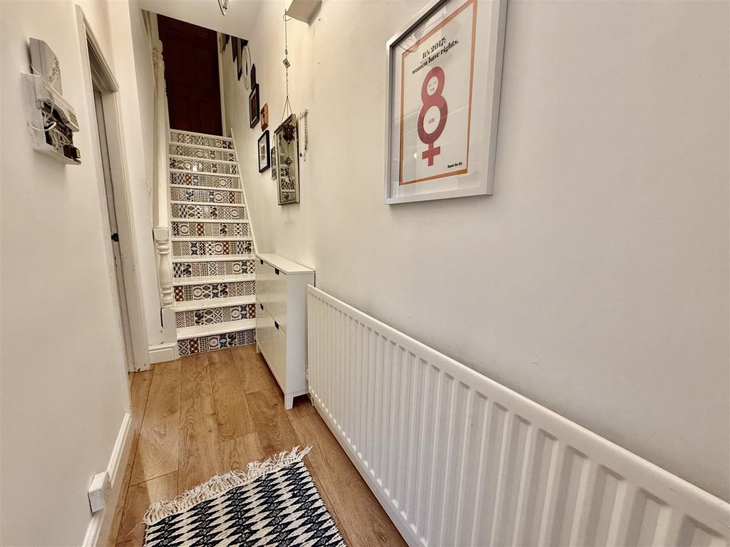 Property photo 3 of 12 Entrance Hall