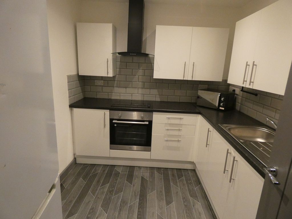 Property photo 3 of 7 Kitchen