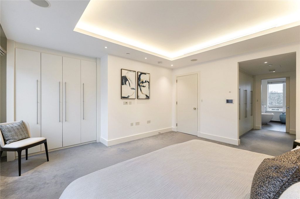 Property photo 3 of 21 Bedroom