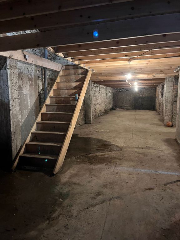 Property photo 2 of 27