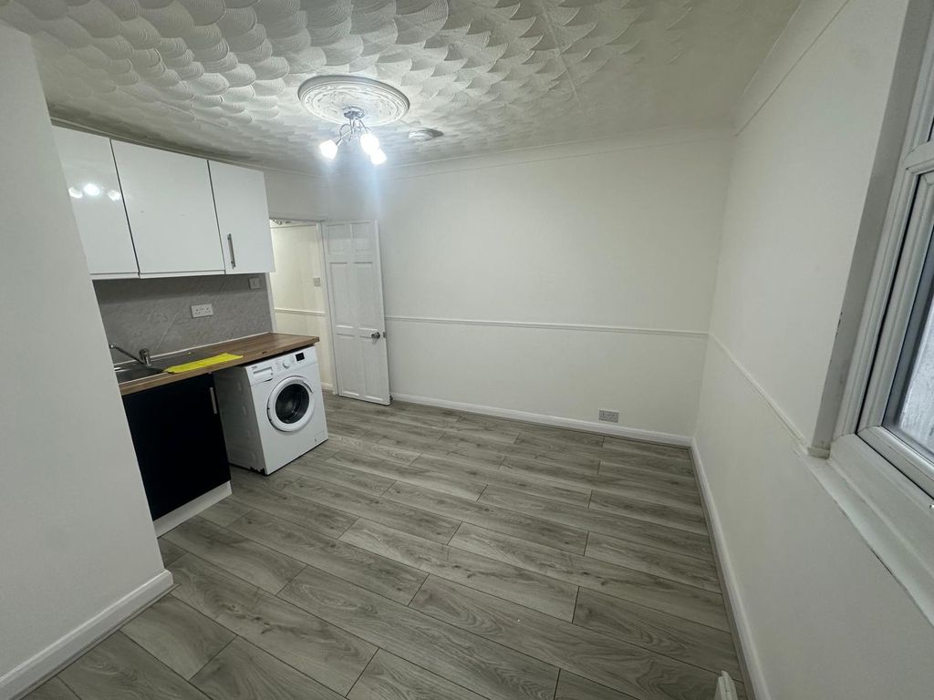 Property photo 1 of 4 Photo 6