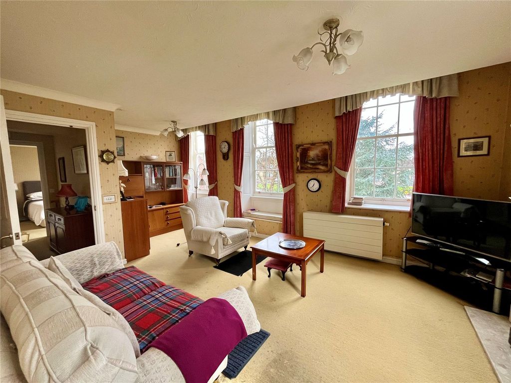 Property photo 2 of 20 Lounge