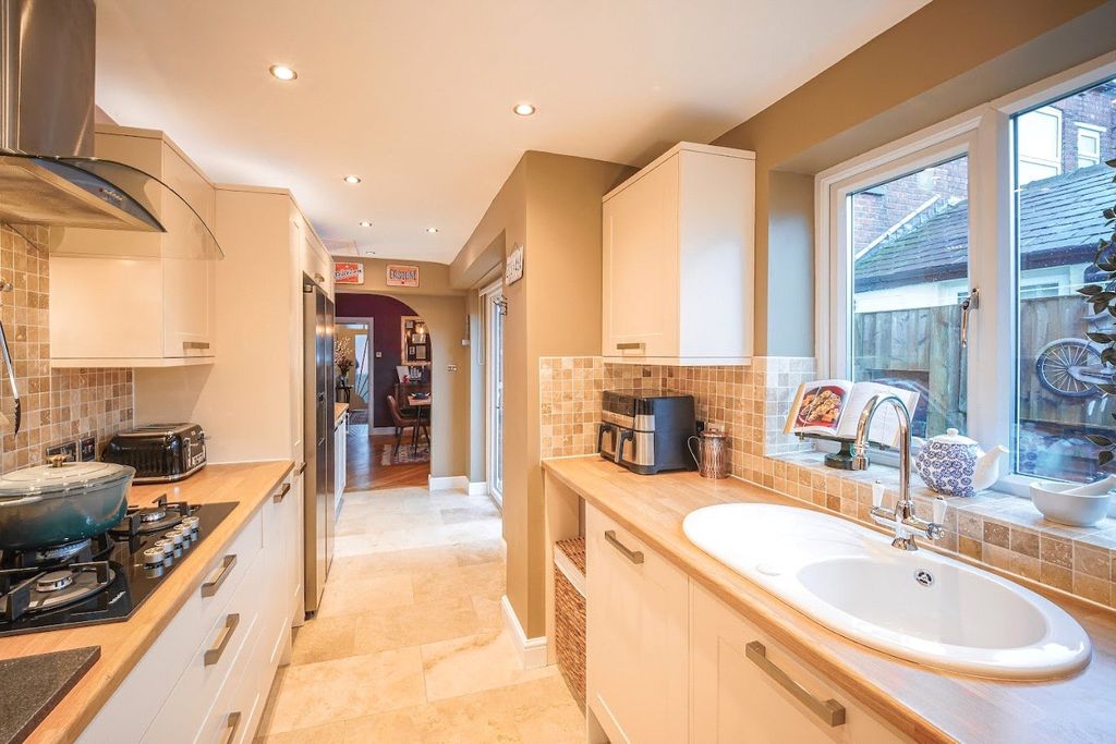 Property photo 3 of 16 Kitchen