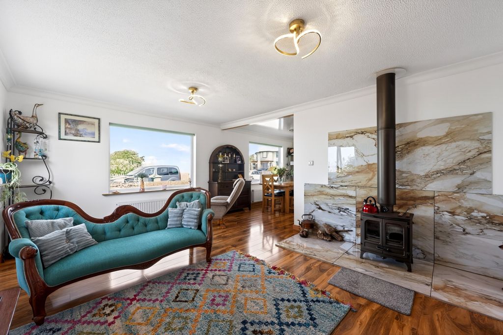 Property photo 3 of 19 Living Room
