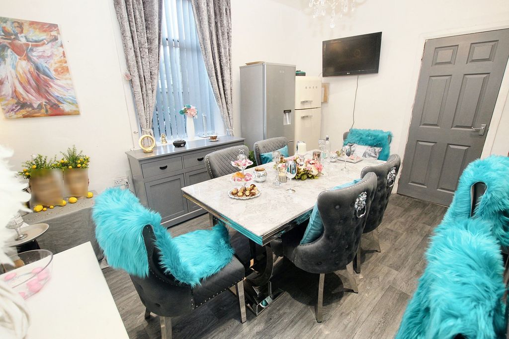 Property photo 3 of 32