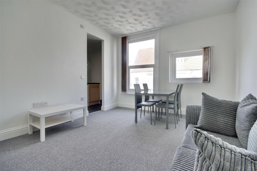 Property photo 3 of 9 F9A42460-5116-4Ebd-990C-905B908C0299_1_201_A.Jpeg