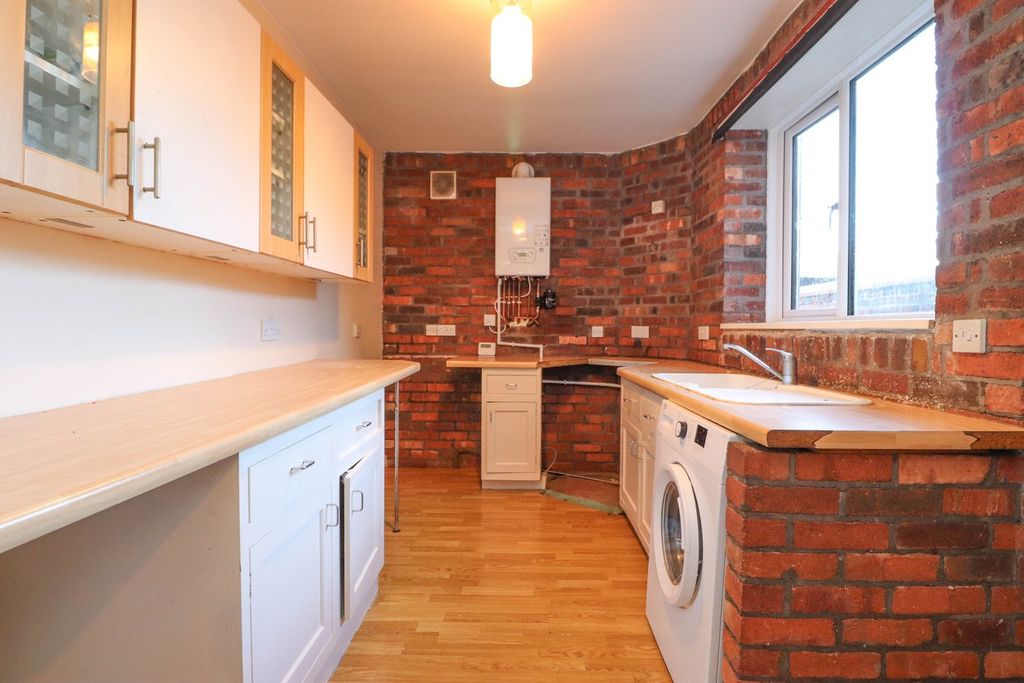 Property photo 3 of 16 Kitchen