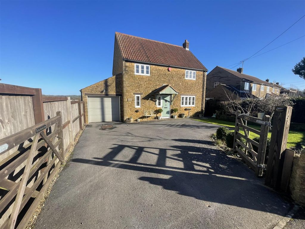 Property photo 1 of 12