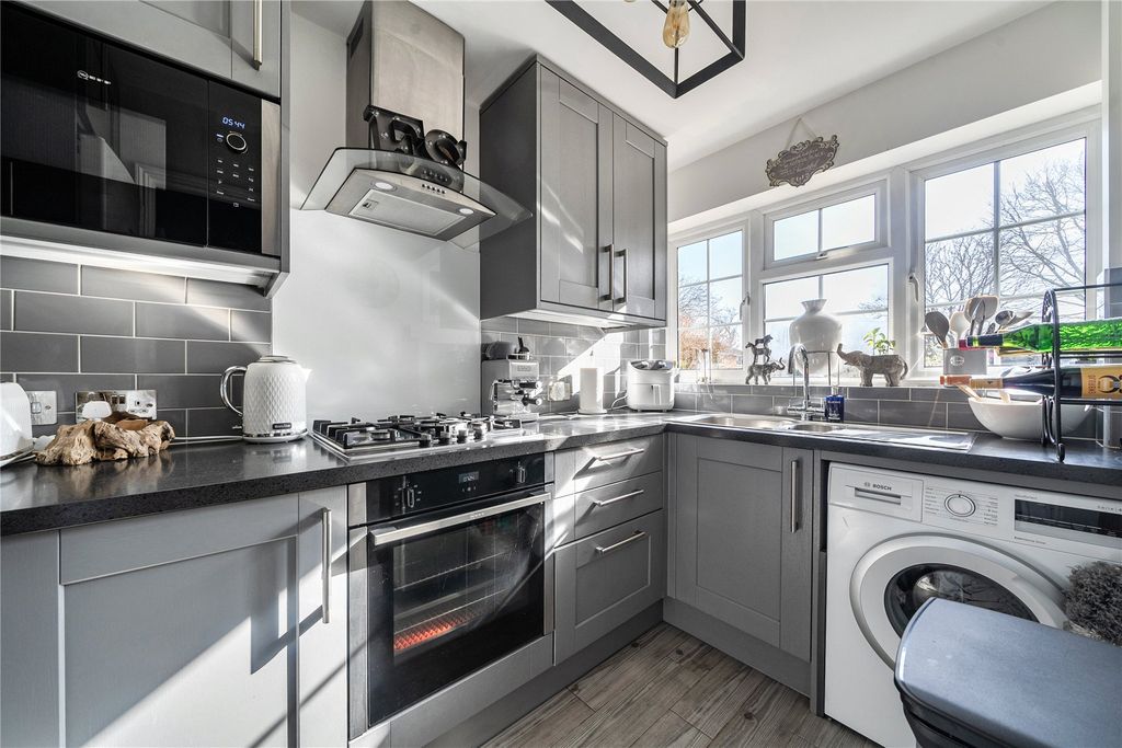 Property photo 2 of 18 Picture No. 14