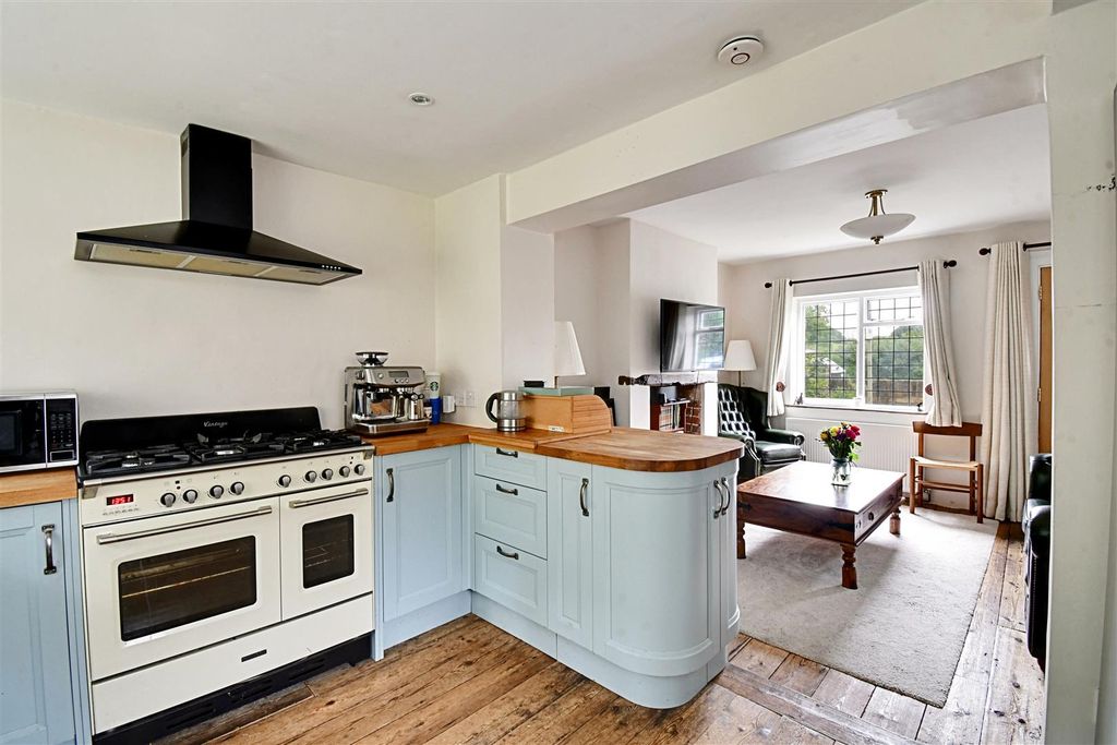 Property photo 3 of 31 Kitchen 2.Jpg