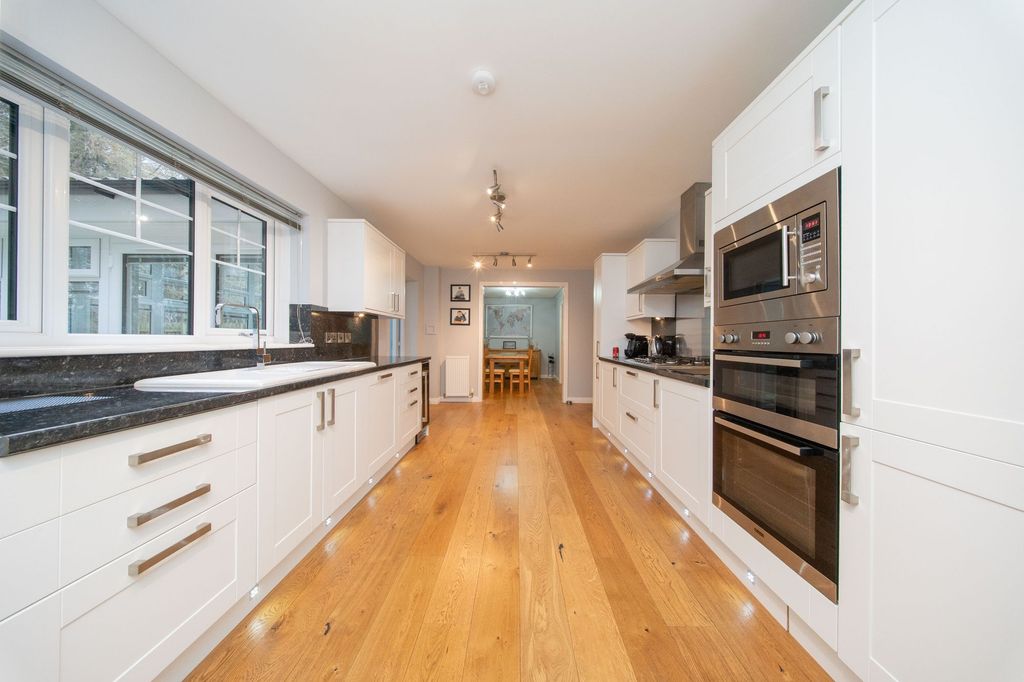 Property photo 3 of 35 Kitchen