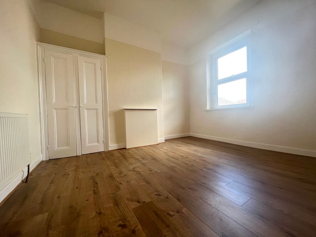 Property photo 3 of 5 Bedroom