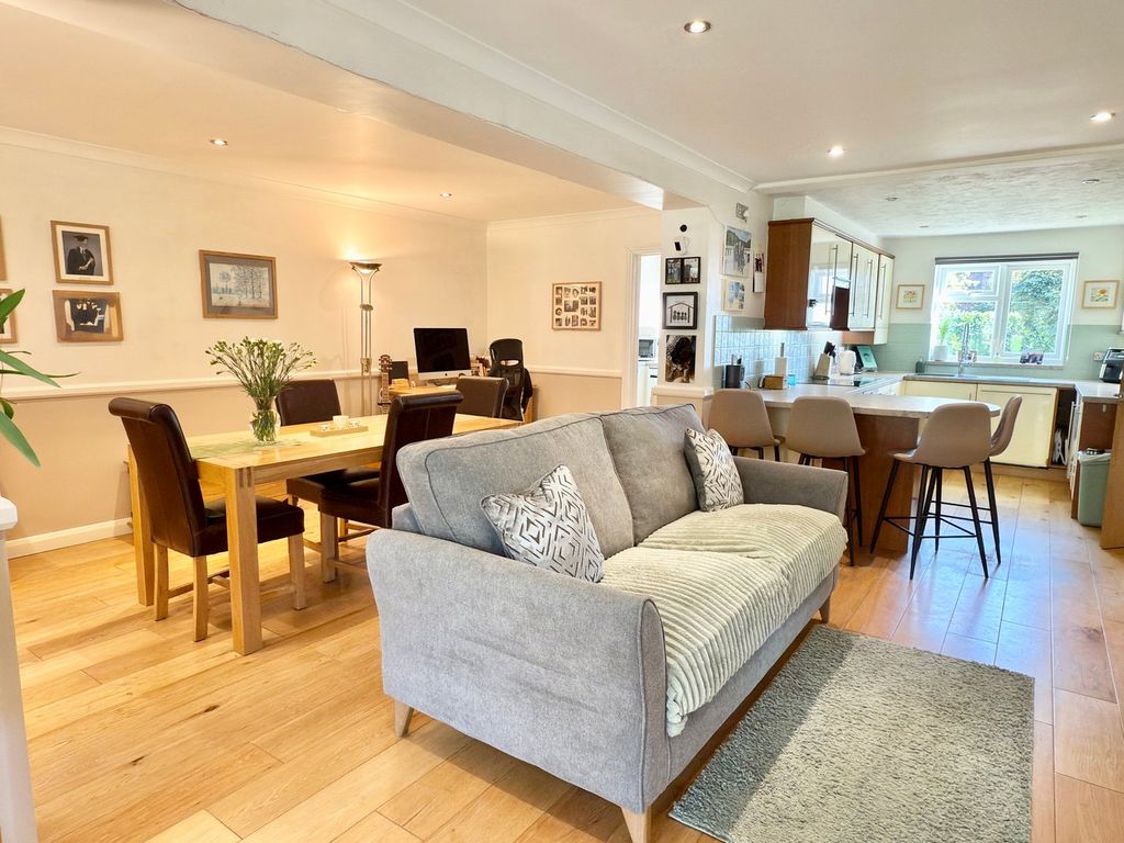 Property photo 3 of 21