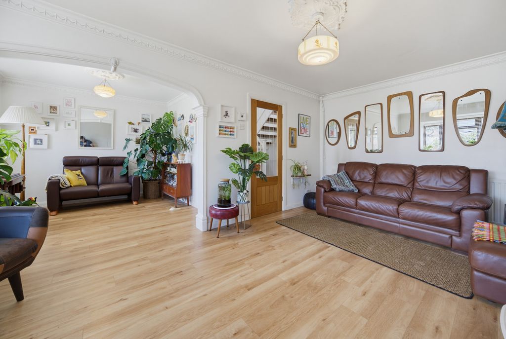 Property photo 3 of 38