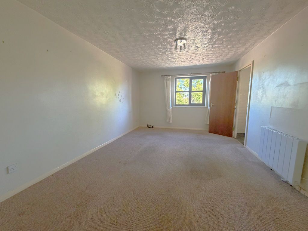 Property photo 3 of 7 Living Room
