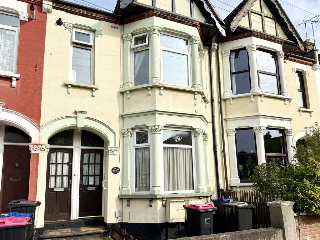 Property photo 1 of 12