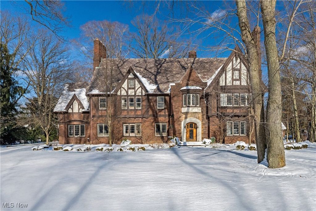 Property photo 2 of 42