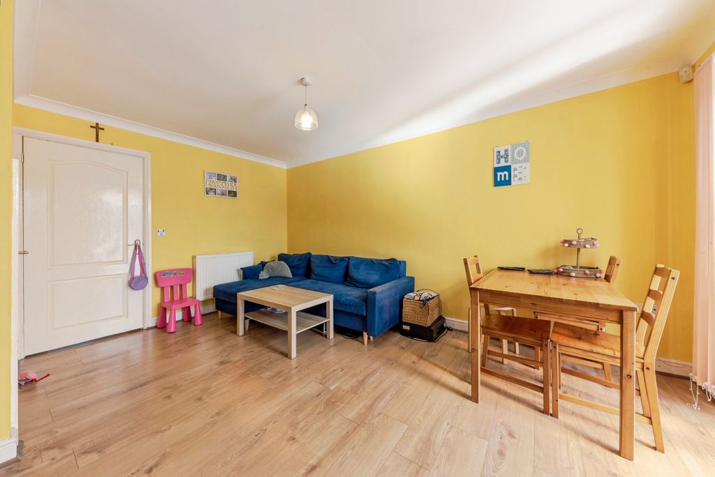 Property photo 3 of 15 49_Broughton_Drive-17
