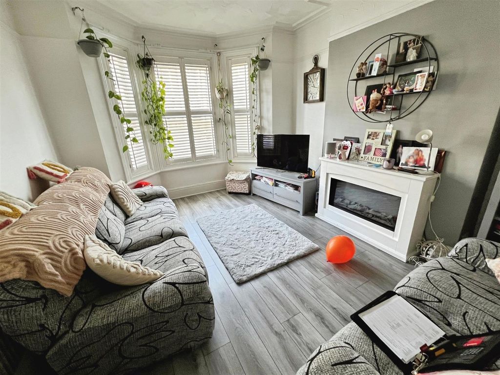 Property photo 2 of 18 Regent Road (5).Jpg