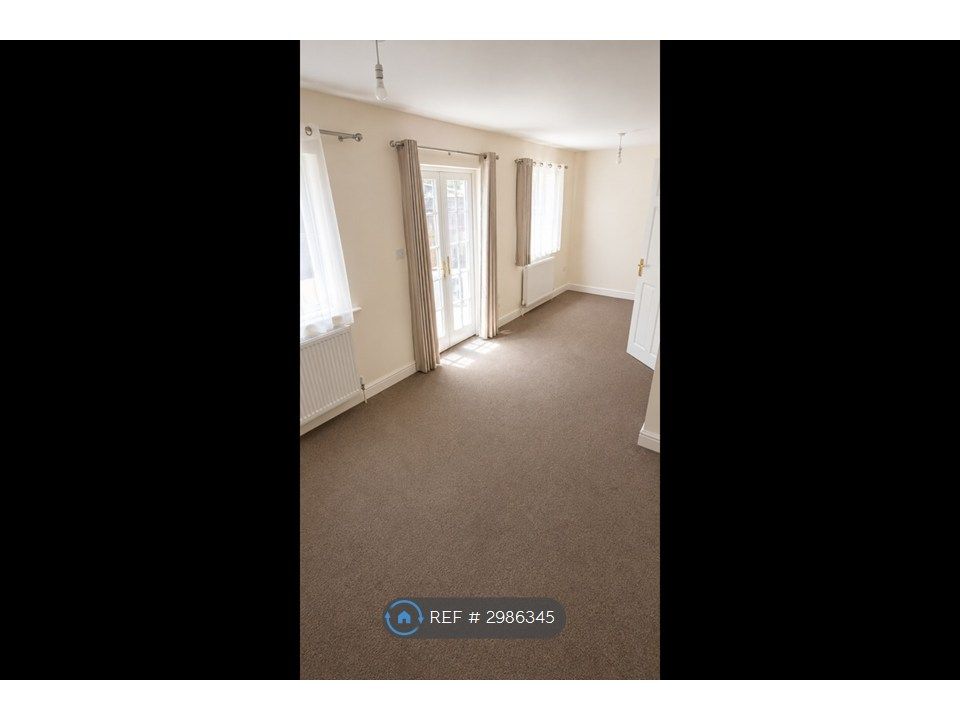 Property photo 1 of 8 Living Room