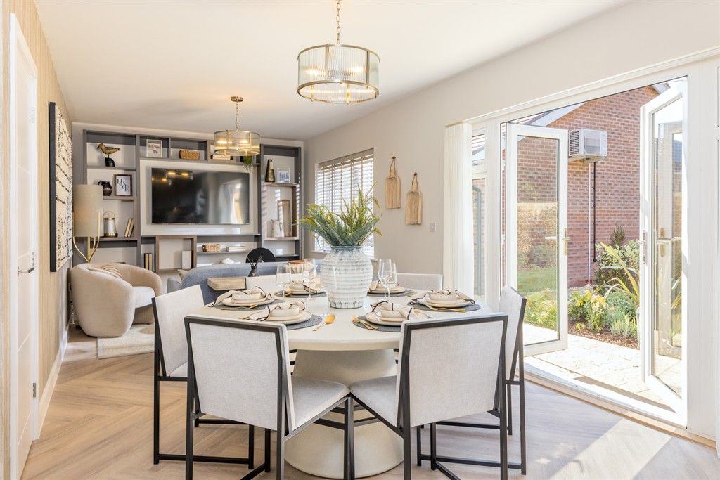 Property photo 3 of 11 Kitchen Diner Family Room
