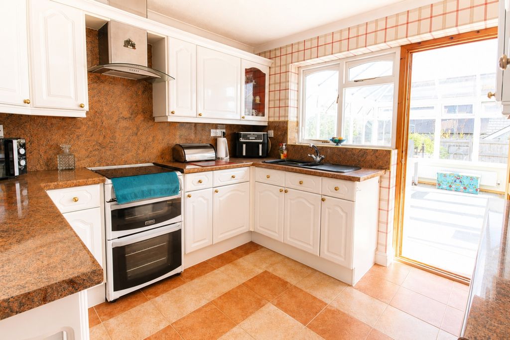 Property photo 3 of 11 8Fb3Be8A-Ff0B-401c-B188-06Fd32A06d9A