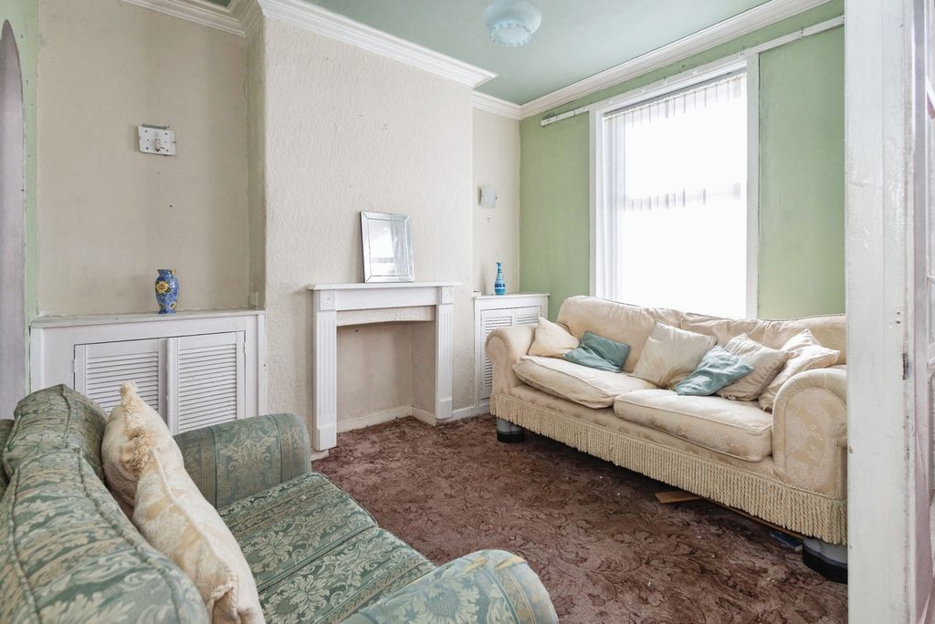 Property photo 2 of 17 Photo