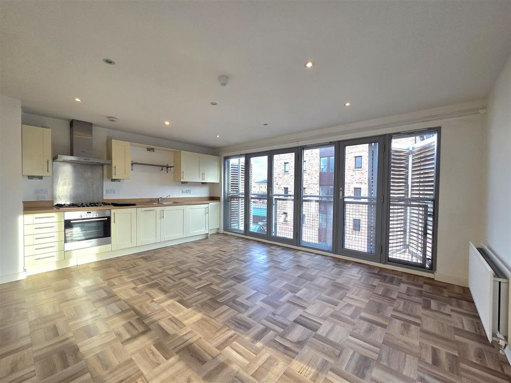 2 bed flat for saleMerchants Quay, Gloucester Docks GL1 photo 4