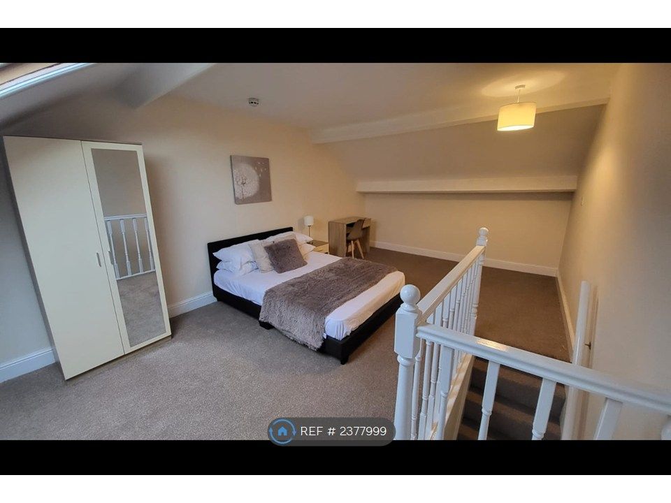 Property photo 1 of 8 Room 4 - Available