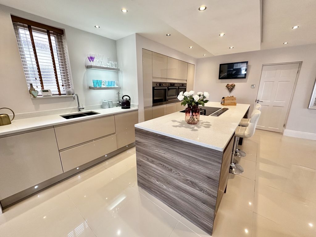 Property photo 3 of 57