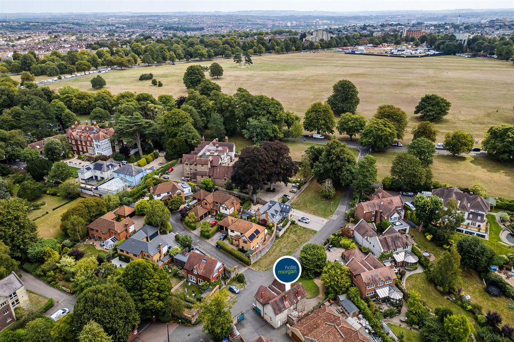Property photo 3 of 38 Waltham Cottage, Hollybush Lane, Stoke Bishop, Bri