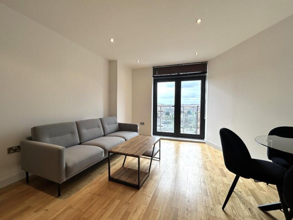 Property photo 1 of 10 Living Room