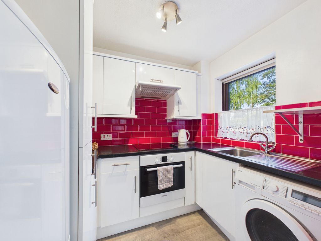 Property photo 3 of 8 Cam02536G0-Pr0160-Still009