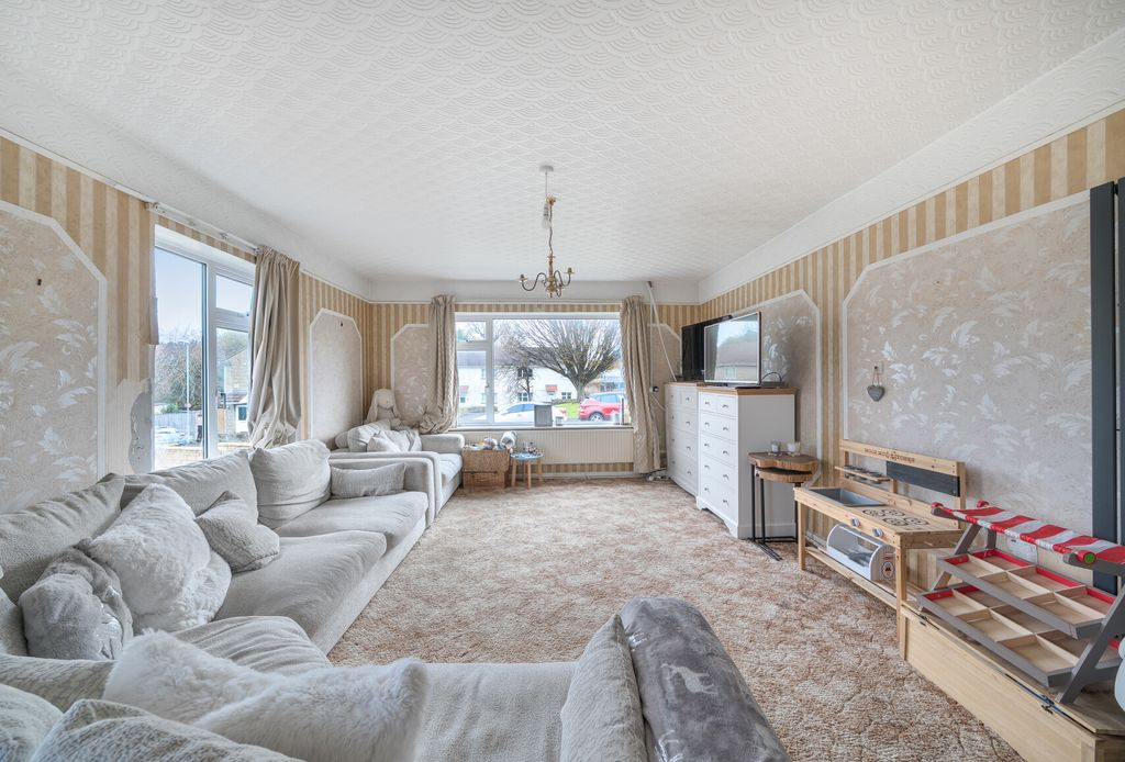 Property photo 3 of 25 1385704-8-692849B...