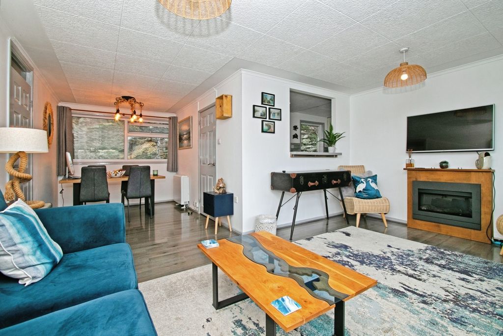 Property photo 3 of 15 Lounge/Dinner