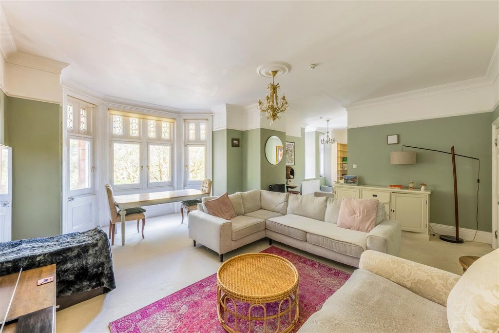 Property photo 3 of 15 F3, 79 The Drive-5.Jpg