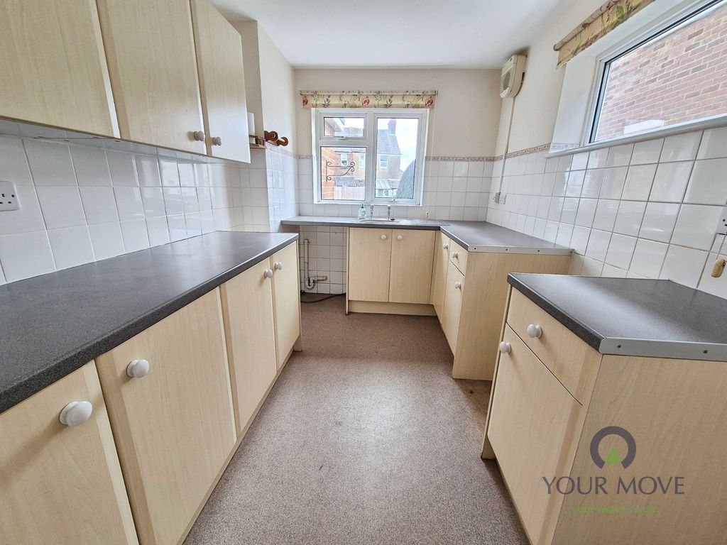 Property photo 3 of 7 Kitchen
