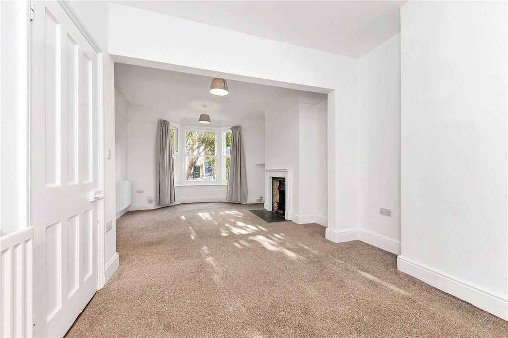 Property photo 3 of 17 Picture No. 16