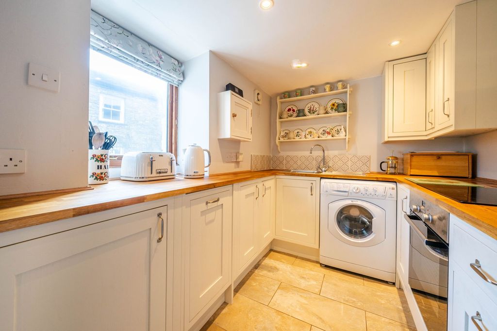 Property photo 2 of 30