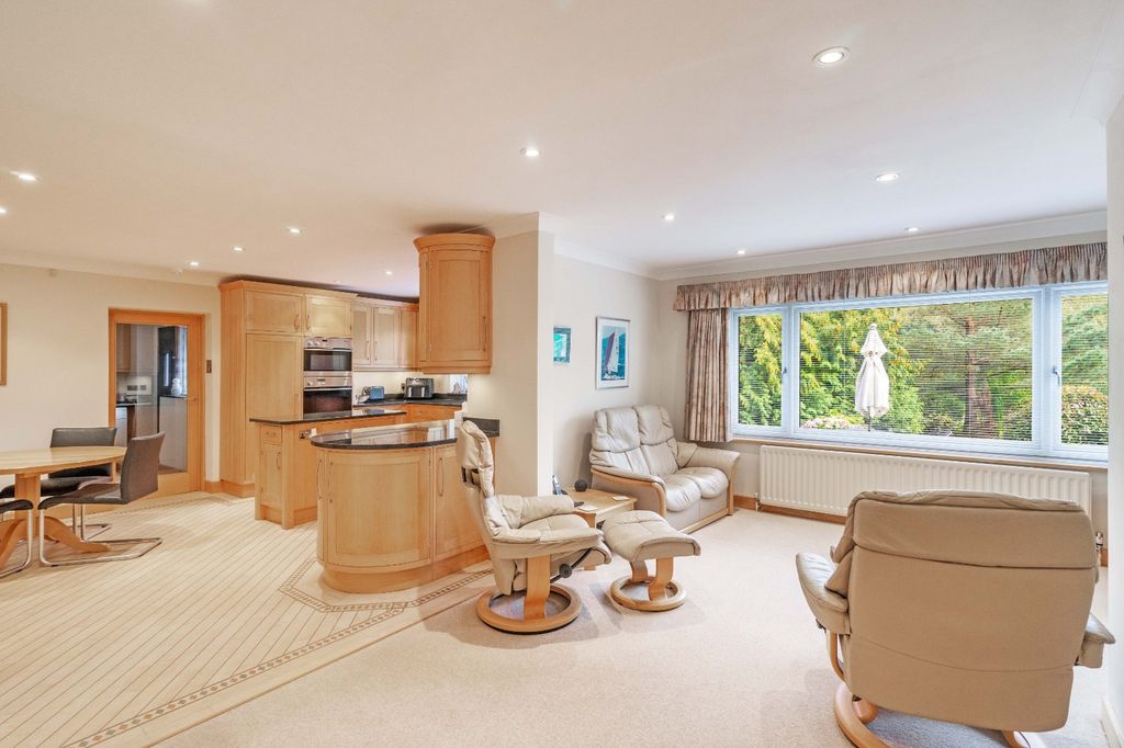 Property photo 3 of 20 Open Plan