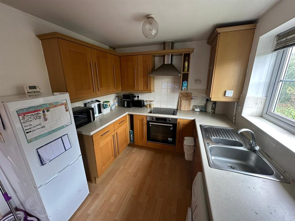 Property photo 2 of 12 Kitchen