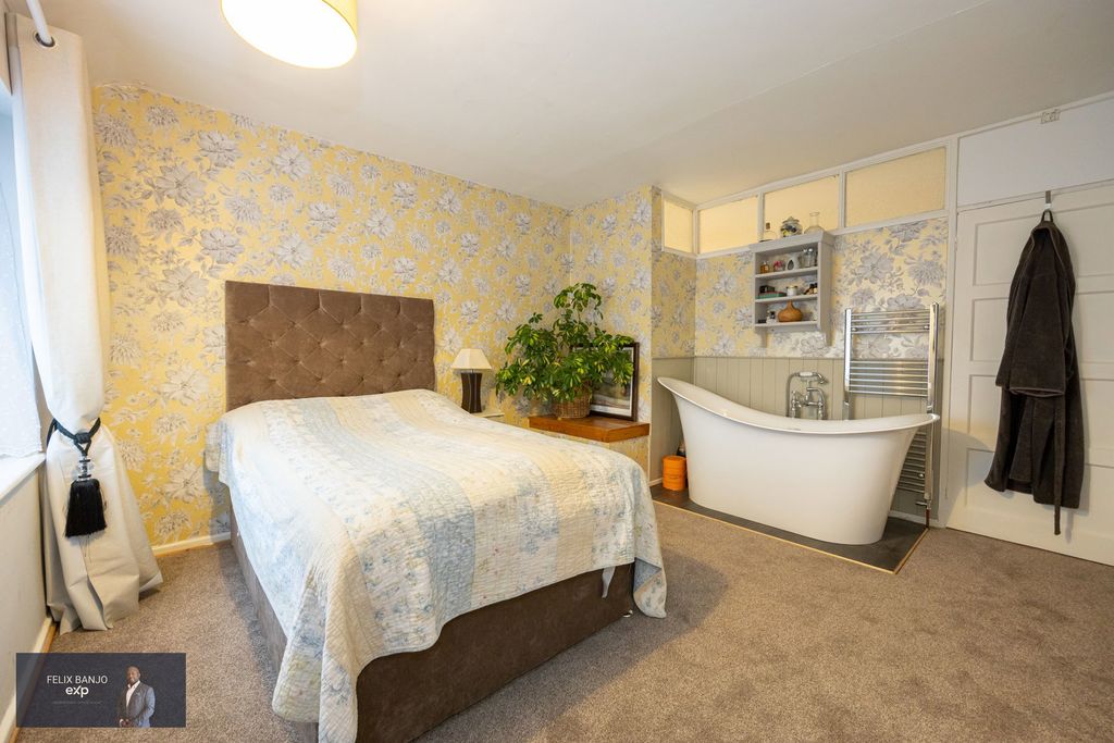 Property photo 3 of 33