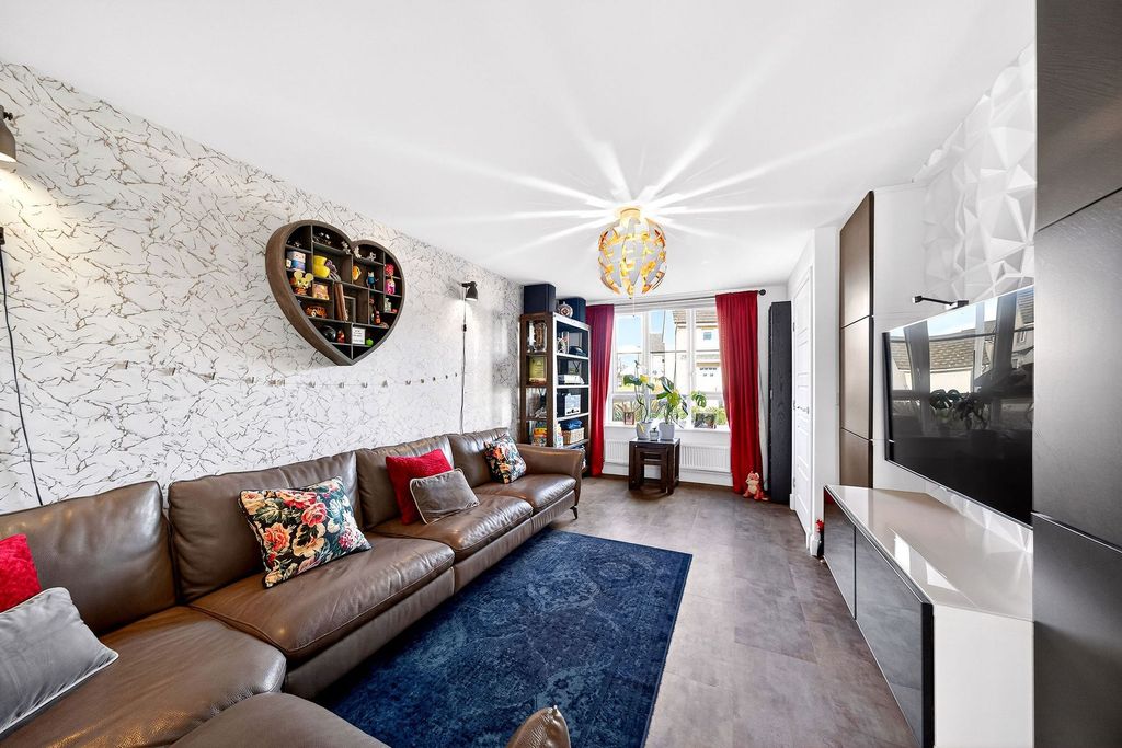 Property photo 3 of 52 Lounge